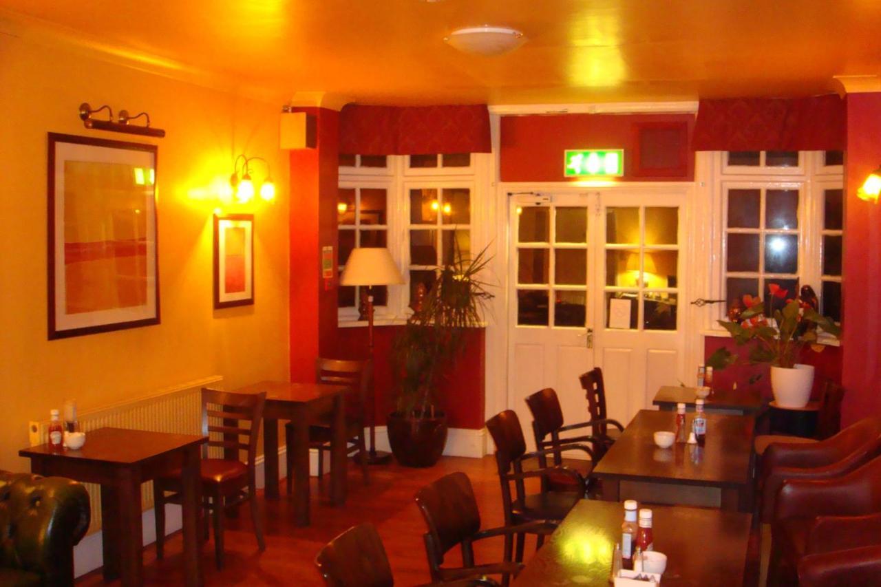 The Royal Standard Guest House Virginia Water Extérieur photo