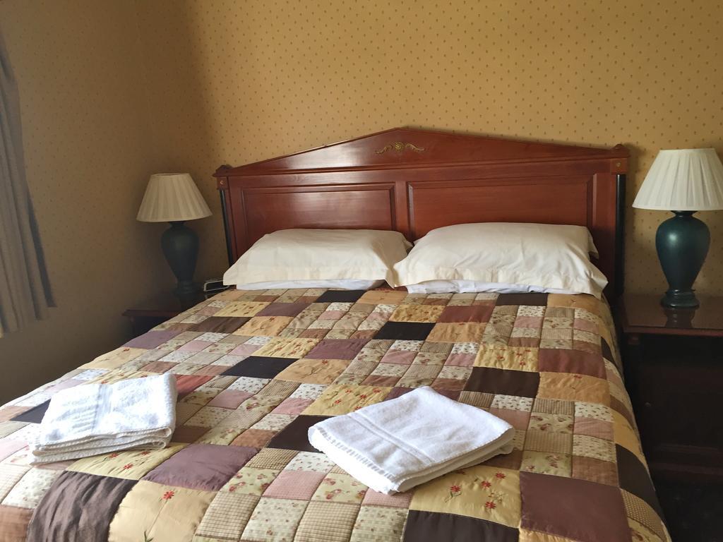 The Royal Standard Guest House Virginia Water Extérieur photo