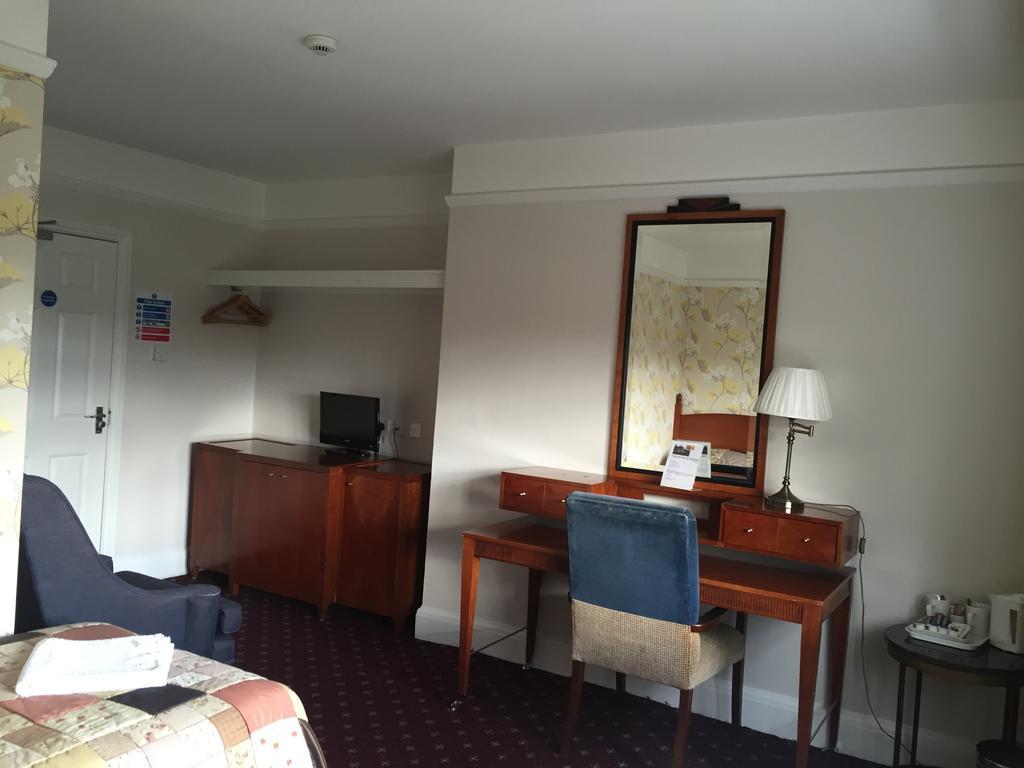 The Royal Standard Guest House Virginia Water Extérieur photo