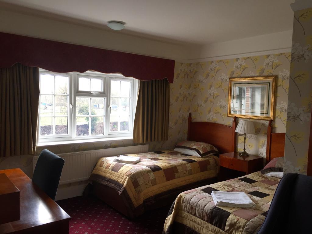 The Royal Standard Guest House Virginia Water Extérieur photo