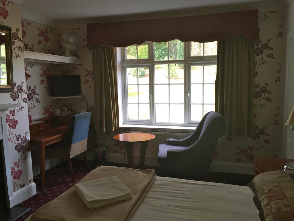 The Royal Standard Guest House Virginia Water Extérieur photo