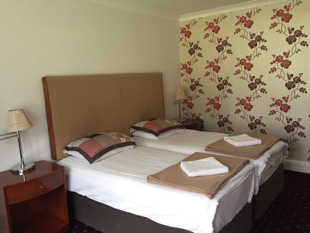 The Royal Standard Guest House Virginia Water Extérieur photo