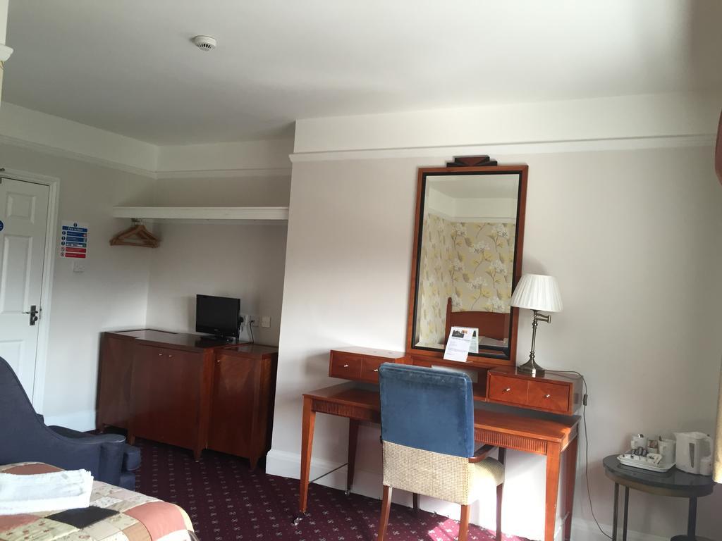 The Royal Standard Guest House Virginia Water Extérieur photo