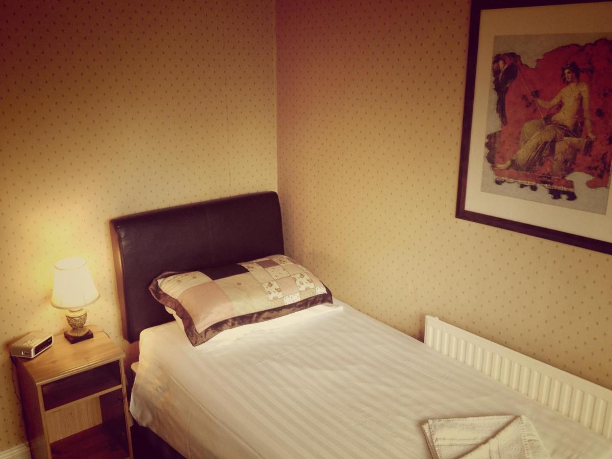 The Royal Standard Guest House Virginia Water Chambre photo